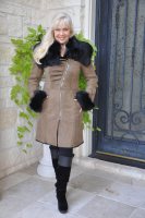 Fergie Warm Tan Suede Spanish Merino Shearling Sheepskin Coat With Black Toscana Trim - Size 8